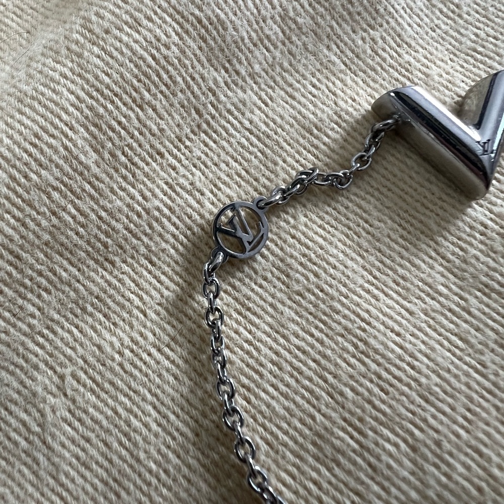 Louis Vuitton Silver V Chain Bracelet - Picture 5 of 12